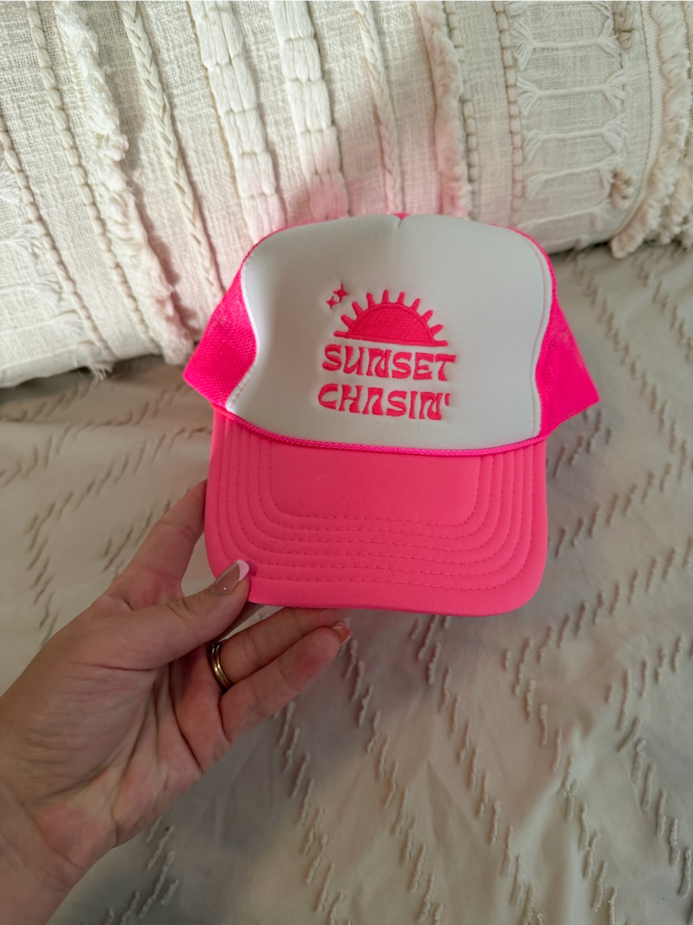 Women’s Sunset Chasin Trucker Hat Pink